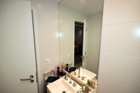 Apartamento à venda com 127m², 2 quartos e 2 vagasBanheiro da Suíte
