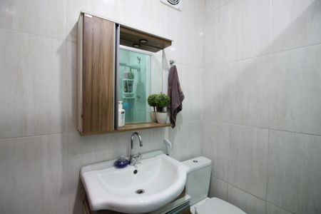 Casa à venda com 90m², 2 quartos e 2 vagasBanheiro Social