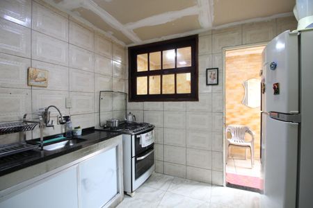 Casa à venda com 90m², 2 quartos e 2 vagasCozinha