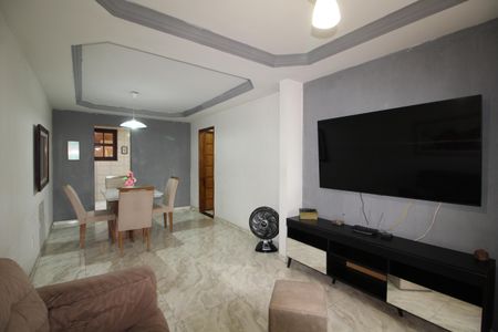 Casa à venda com 90m², 2 quartos e 2 vagasSala