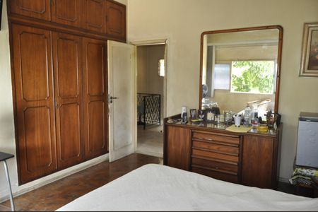 Casa à venda com 300m², 4 quartos e 4 vagasQuarto