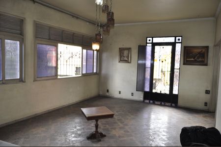 Casa à venda com 300m², 4 quartos e 4 vagasSala