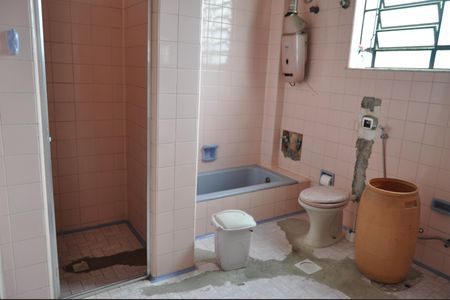 Casa à venda com 300m², 4 quartos e 4 vagasBanheiro