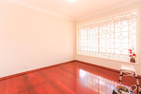 Casa para alugar com 181m², 2 quartos e 2 vagasSala