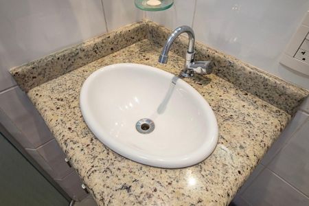 Apartamento à venda com 61m², 2 quartos e 1 vaga Apartamento à venda com 61m², 2 quartos e 1 vagaBanheiro