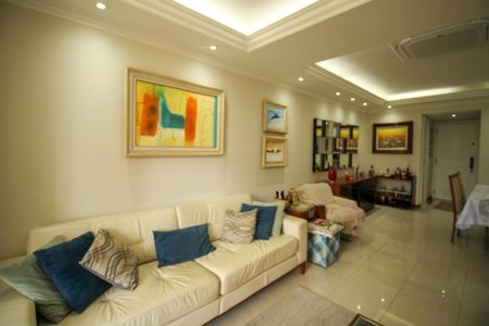 Apartamento à venda com 120m², 3 quartos e 2 vagas Apartamento à venda com 120m², 3 quartos e 2 vagasSala