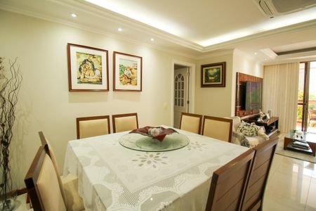 Apartamento à venda com 120m², 3 quartos e 2 vagas Apartamento à venda com 120m², 3 quartos e 2 vagasSala