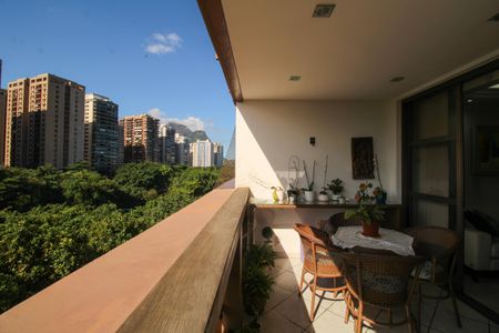 Apartamento à venda com 120m², 3 quartos e 2 vagas Apartamento à venda com 120m², 3 quartos e 2 vagasVaranda da Sala