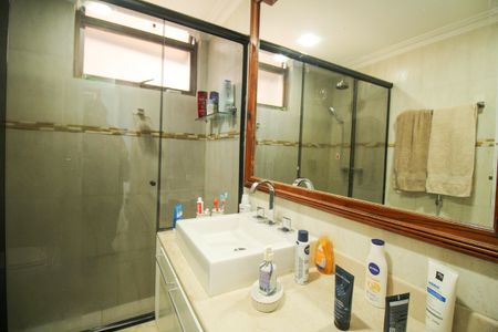 Apartamento à venda com 120m², 3 quartos e 2 vagas Apartamento à venda com 120m², 3 quartos e 2 vagasBanheiro da Suíte 1