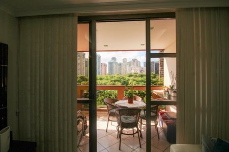 Apartamento à venda com 120m², 3 quartos e 2 vagas Apartamento à venda com 120m², 3 quartos e 2 vagasSala