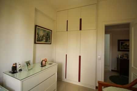 Apartamento à venda com 120m², 3 quartos e 2 vagas Apartamento à venda com 120m², 3 quartos e 2 vagasQuarto 1