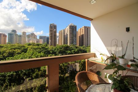 Apartamento à venda com 120m², 3 quartos e 2 vagas Apartamento à venda com 120m², 3 quartos e 2 vagasVaranda da Sala