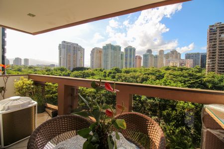 Apartamento à venda com 120m², 3 quartos e 2 vagas Apartamento à venda com 120m², 3 quartos e 2 vagasVaranda da Sala