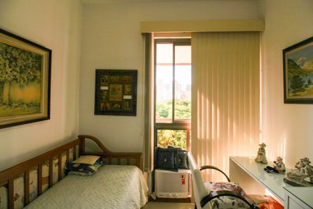 Apartamento à venda com 120m², 3 quartos e 2 vagas Apartamento à venda com 120m², 3 quartos e 2 vagasQuarto 1