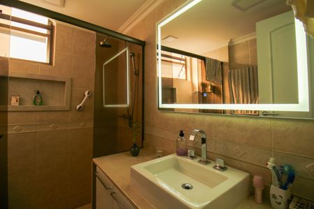 Apartamento à venda com 120m², 3 quartos e 2 vagas Apartamento à venda com 120m², 3 quartos e 2 vagasBanheiro Social