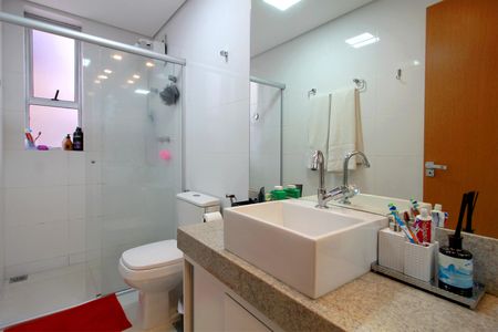 Apartamento à venda com 364m², 4 quartos e 4 vagasBanheiro da Suíte 2