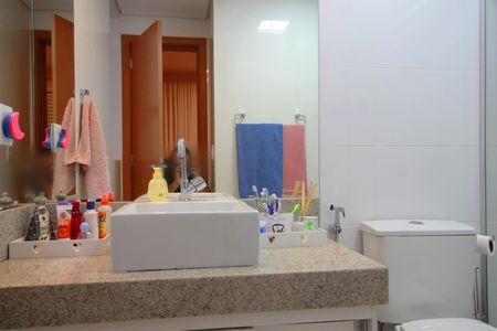 Apartamento à venda com 364m², 4 quartos e 4 vagasBanheiro Suíte 1