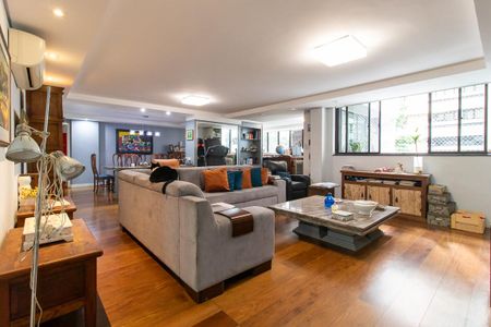 Apartamento para alugar com 240m², 4 quartos e 2 vagas Apartamento para alugar com 240m², 4 quartos e 2 vagasSala