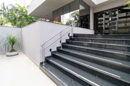 Apartamento para alugar com 240m², 4 quartos e 2 vagas Apartamento para alugar com 240m², 4 quartos e 2 vagasEntrada