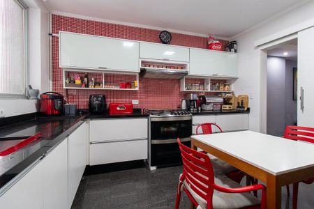 Apartamento para alugar com 240m², 4 quartos e 2 vagas Apartamento para alugar com 240m², 4 quartos e 2 vagasCozinha