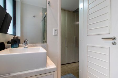 Apartamento para alugar com 240m², 4 quartos e 2 vagas Apartamento para alugar com 240m², 4 quartos e 2 vagasBanheiro da Suíte 2