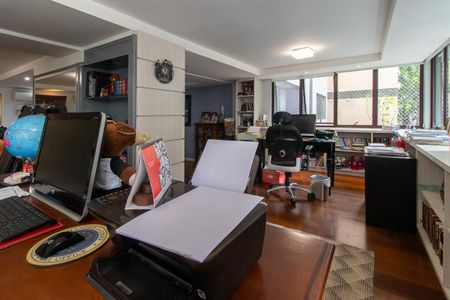 Apartamento para alugar com 240m², 4 quartos e 2 vagas Apartamento para alugar com 240m², 4 quartos e 2 vagasEscritório