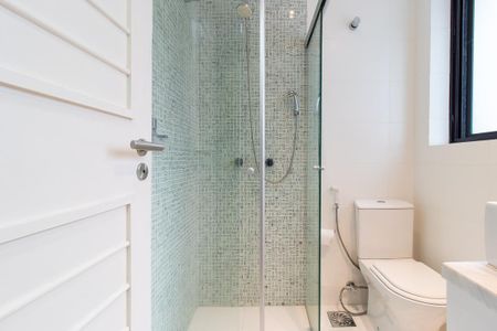 Apartamento para alugar com 240m², 4 quartos e 2 vagas Apartamento para alugar com 240m², 4 quartos e 2 vagasBanheiro da Suíte 2