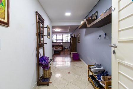 Apartamento para alugar com 240m², 4 quartos e 2 vagas Apartamento para alugar com 240m², 4 quartos e 2 vagasHall de entrada