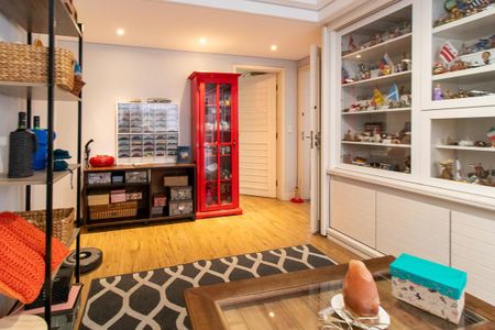 Apartamento para alugar com 240m², 4 quartos e 2 vagas Apartamento para alugar com 240m², 4 quartos e 2 vagasQuarto