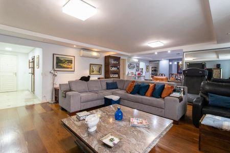 Apartamento para alugar com 240m², 4 quartos e 2 vagas Apartamento para alugar com 240m², 4 quartos e 2 vagasSala