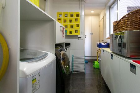 Apartamento para alugar com 240m², 4 quartos e 2 vagas Apartamento para alugar com 240m², 4 quartos e 2 vagasÁrea de Serviço