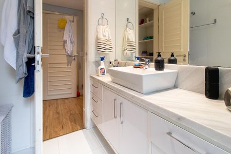 Apartamento para alugar com 240m², 4 quartos e 2 vagas Apartamento para alugar com 240m², 4 quartos e 2 vagasBanheiro da Suíte 3