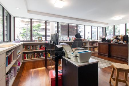 Apartamento para alugar com 240m², 4 quartos e 2 vagas Apartamento para alugar com 240m², 4 quartos e 2 vagasEscritório