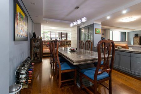 Apartamento para alugar com 240m², 4 quartos e 2 vagas Apartamento para alugar com 240m², 4 quartos e 2 vagasSala de Jantar