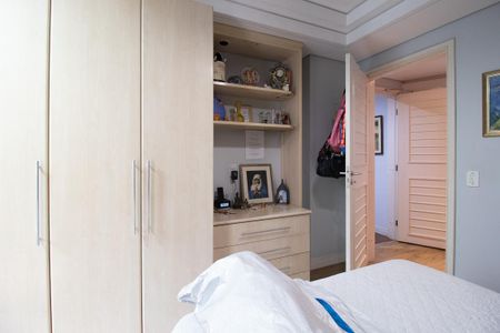 Apartamento para alugar com 240m², 4 quartos e 2 vagas Apartamento para alugar com 240m², 4 quartos e 2 vagasSuíte 2