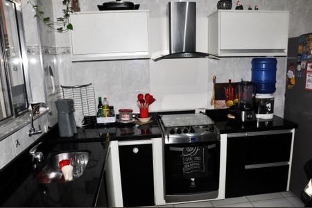 Casa à venda com 99m², 3 quartos e 2 vagas Casa à venda com 99m², 3 quartos e 2 vagasCozinha