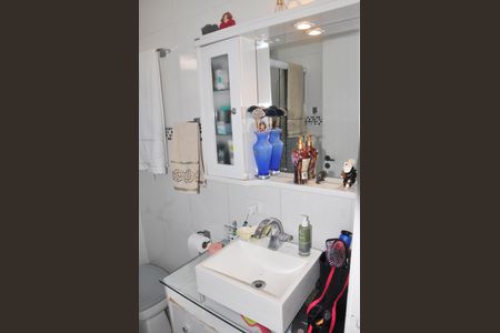 Casa à venda com 99m², 3 quartos e 2 vagas Casa à venda com 99m², 3 quartos e 2 vagasBanheiro/ Quarto 01