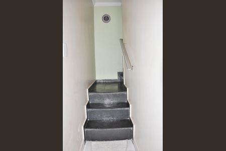 Casa à venda com 99m², 3 quartos e 2 vagas Casa à venda com 99m², 3 quartos e 2 vagasEscada Quartos