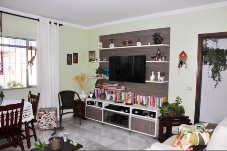 Casa à venda com 99m², 3 quartos e 2 vagas Casa à venda com 99m², 3 quartos e 2 vagasSala