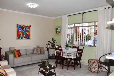 Casa à venda com 99m², 3 quartos e 2 vagas Casa à venda com 99m², 3 quartos e 2 vagas Sala