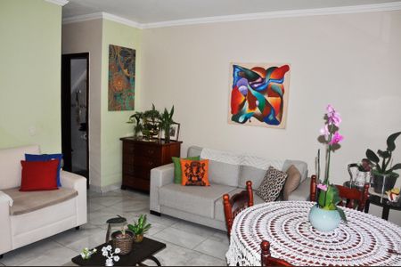 Casa à venda com 99m², 3 quartos e 2 vagas Casa à venda com 99m², 3 quartos e 2 vagasSala