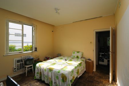 Casa à venda com 140m², 4 quartos e 4 vagas Casa à venda com 140m², 4 quartos e 4 vagasQuarto Suíte