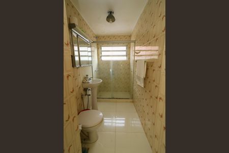 Casa à venda com 140m², 4 quartos e 4 vagas Casa à venda com 140m², 4 quartos e 4 vagasBanheiro da Suíte