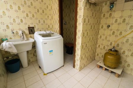 Casa à venda com 140m², 4 quartos e 4 vagas Casa à venda com 140m², 4 quartos e 4 vagasÁrea de Serviço