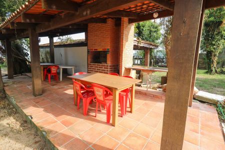 Casa à venda com 140m², 4 quartos e 4 vagas Casa à venda com 140m², 4 quartos e 4 vagasVaranda