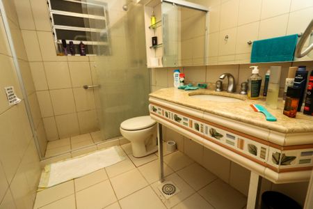 Casa à venda com 140m², 4 quartos e 4 vagas Casa à venda com 140m², 4 quartos e 4 vagasBanheiro Social