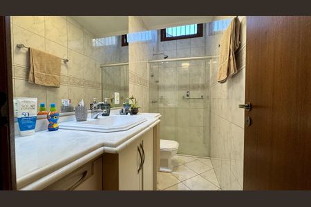 Casa à venda com 253m², 3 quartos e 4 vagasBanheiro da Suíte