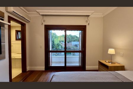 Casa à venda com 253m², 3 quartos e 4 vagasSuite