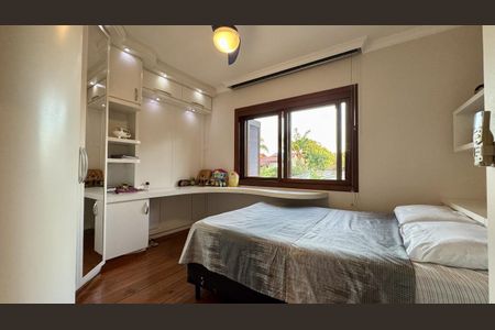 Casa à venda com 253m², 3 quartos e 4 vagasQuarto 2