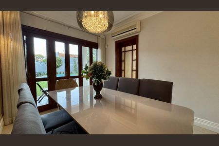 Casa à venda com 253m², 3 quartos e 4 vagasSala